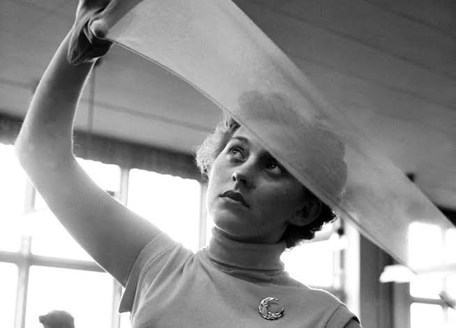 Nylon Stockings: The Innovation Behind a Textiles Revolution | History Hit
