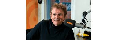 Volgens twitteraars kan ras hem zo vervangen en 'niemand zou het merken'. Robert Ten Brink Presenteert All You Need Is Love Radio Op 100 Nl Bm