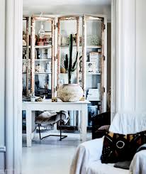 Une Maison De Collectionneuse A La Beaute Quotidienne Planete Deco A Homes World Meubles Faits Maison Maison Ikea Maison