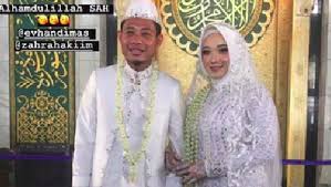 23/02/2020program berita harian yang menyajikan berbagai peristiwa terkini secara cepat dan akurat dari seluruh indonesia. Sah Gelandang Persija Evan Dimas Nikahi Zahra Hakim Di Surabaya