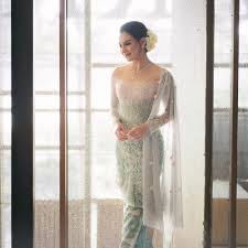 Harga kebaya hijau wanita original murah terbaru juni 2019 di. Lamaran Begini Tampilan Irish Bella Berbalut Kebaya Hijau Mint Okezone Lifestyle