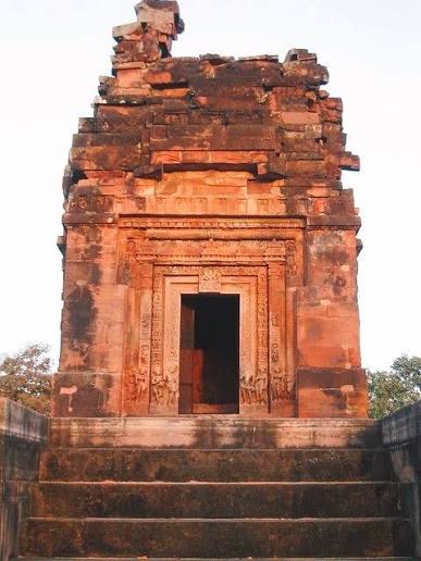 5 Minute - Dasavatara Temple at Deogarh near Jhansi is one of the earliest surving hindu temple and probably the first one with a Shikhara or Vimana. It is built in Panchayatana