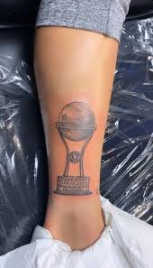 El tatuaje en homenaje al gol del siglo de maradona en méxico 86 el mejor homenaje al gol del siglo se habían visto muchos tatuajes de la cara de maradona, con él de espaldas luciendo su 10. El Tatuaje De Barco La Caldera Del Diablo