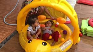 Memilih kolam renang umum yang aman untuk berenang bayi anda. Unboxing Kolam Renang Anak Bayi Mandi Bentuk Bebek Mandi Bola Kids Swimming Pool Youtube