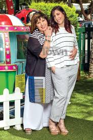 Για τρία χρόνια είχε δικό της θίασο κουκλοθέατρου, με έργα δικής της συγγραφής. Lena Manta Kai Eklapsa Kai Pikra8hka M Ayta Poy Elegan Gia Mena