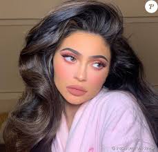 Check spelling or type a new query. Kylie Jenner Montre En Tuto Video Comment Avoir Ses Levres Xxl Purepeople