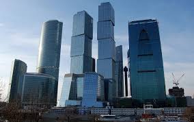 Площадь пожара составила почти 300 квадратных метров здания. Pozhar V Moskva Siti Potushen