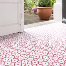 Zelfklevende Vinyl Vloertegels In Retro Print Rose Des Vents Rood Wit Price 19 95 Vloertegels Vinyl Vloerbedekking Bevloering