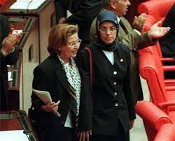 Merve kavakçı milletvekili olarak meclise girememesini 17'inci yılında ülke tv'de değerlendirdi. Merve Kavakci Olayinda Neler Olmustu