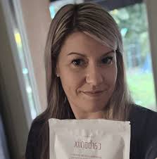 Julie Kuster, spécialisée dans le maquillage permanent depuis 8 ans. Mon  parcours a débuté dans le domaine de l'esthétique, puis j'ai évolué vers le  maquillage. En 2018, ma rencontre avec le maquillage