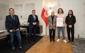 Landeshauptmann günther platter beim ö3 weihnachtswunder im dezember 2016. Friseur Schwamm Tirols Alteste Friseur Dynastie Kommt Aus Innsbruck Innsbruck