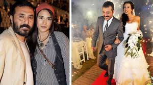 Eğitimini müjdat gezen sanat merkezi'nde yılan hikayesi dizisi ile oyunculuğa adım atan mustafa üstündağ, kurtlar vadisi pusu dizisinde. 10 Yillik Evlilik Bitti Ecem Ozkaya Ve Mustafa Ustundag Neden Bosandi