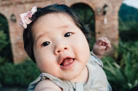 小林&郭郭的小夫妻生活- 嬰兒自拍！！哈哈哈笑死我了怎麼那麼可愛啊| Facebook