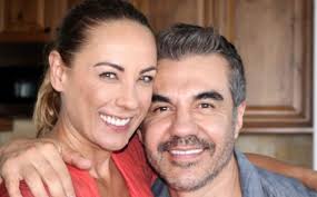 Eugenio derbez es uno de los actores y comediantes favoritos a nivel nacional e internacional que ha conquistado el corazón de miles de personas con su sentido del humor en sus múltiples personajes y participaciones en películas. Consuelo Duval Y Adrian Uribe Estrenan Obra De Teatro En Streaming