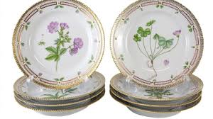 Porcelain plates ornate with floral pattern, blue on white. 12 Classic Vintage China Patterns