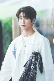 Siaran televisi dengan 20 bahasa. Pin Oleh Ssa Ch Di Han Bb Uwu Tupai Selebritas Pacar Pria