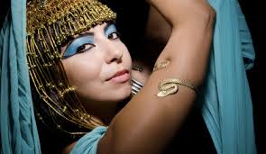 Costume vestito imperatrice egiziana cleopatra tg. Vestiti Di Carnevale Originali Il Costume Fai Da Te Da Cleopatra Direttamente Dall Antico Egitto Leitv