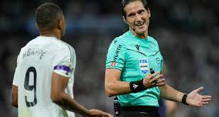 Real Madrid : l'arbitre harcelé et couvert d'insultes après le rouge  polémique à Bellingham