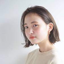 秋はボブが断然おすすめ 大人女子の魅力を最大限に引き出すトレンドヘア30選 folk 丸顔 髪型 ボブヘア トレンドヘア