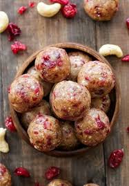 Energy Balls Aux Dattes Cacahuetes Et Coco Coup De Fouet Immediat Avec Les Energy Balls Elle A T Recette Dattes Energy Balls Recette Recette Proteinee