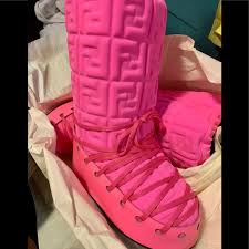 Boots are in good condition with the occasional spot here and there. Ø§Ù„Ø²ÙˆØ¬ Ù†Ø¨Ø§ØªÙŠ Ù…Ø¯ÙŠÙ†Ø© Fendi Pink Moon Boots Myfirstdirectorship Com