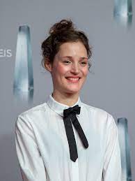  Vicky Krieps Wikipedia