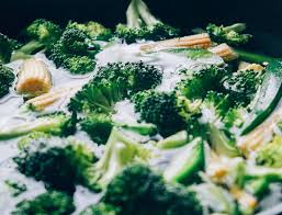 En el caso del brócoli lo ideal es limpiarlo entero antes de partirlo. Tiempo De Coccion Del Brocoli En 3 Minutos Recetas