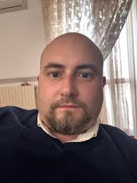 Crocchette di patate in padella Ingredienti per 4 persone 1 kg di patate 2  uova 100 g di pangrattato Formaggio morbido q.b. Prosciutto cotto q.b.  Pangrattato per impanare 2 albumi Sale q.b. Pepe nero q.b.