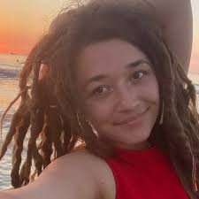 Caitlin Hofer's Instagram, Twitter & Facebook