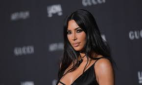 На страницу ким подписаны полее 215. Enthullt So Viel Verdient Kim Kardashian Mit Einem Instagram Foto Kleinezeitung At