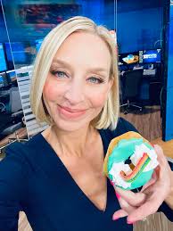 Phone can't bring out donut