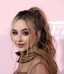 Sabrina Carpenter Straight Hairstyles Easy Hairstyles Sabrina Carpenter