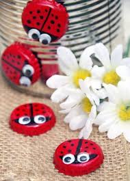 Basteln Mit Kronkorken 20 Tolle Recycling Ideen Fur Gross Und Klein Basteln Mit Kronkorken Bastelideen Und Basteln