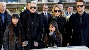Découvrez dès maintenant les photos du shooting de laeticia hallyday nue. Jamais De Paix Possible Selon Laura Smet Avec Laeticia Hallyday