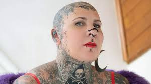 Kerry Moon's Instagram, Twitter & Facebook