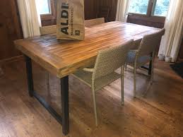 This round dining table features a natural finish on the solid veneer top and curved solid wood legs, for a charming farmhouse look. Rpjyyvvojbohzm
