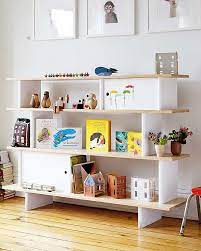The oeuf mini library nurtures new found independence and encourages a child's interaction with a trusted piece of furniture to see them into the future. Oeuf Mini Library White Birch Unisex Bambini