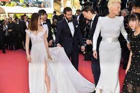 Nov 01, 2019 · christoph waltz and lily collins have joined the cast of the jake gyllenhaal produced thriller 'gilded rage'. Jake Gyllenhaal Lily Collins Pictures Photos Images Zimbio