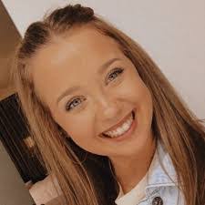 Samantha Marcum's Instagram, Twitter & Facebook