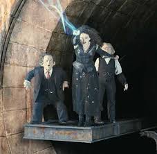 Harry Potter Cast Members Reunite To Shoot New Scenes For Universal Orlando S Escape From Gringotts Thrill Ride Harry Potter Universal Studios Harry Potter Universal Universal Studios Orlando Trip