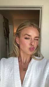 Annie Gustafson's Instagram, Twitter & Facebook