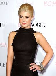 Kelly Osbourne What Wears Her Stylish Little Black Dress In Vogue Form Love The Blonde Do Too Blackhairsalons Kelly Osbourne Black Short Dress Black Dress