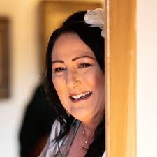 Janet Kain's Instagram, Twitter & Facebook