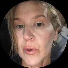 Lisa Bidwell's Instagram, Twitter & Facebook