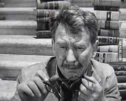 The wonderful Burgess Meredith as bank clerk ''Henry Beamis' Time Enough at  Last. https://en.m.wikipedia.org/wiki/Time_Enough_at_Last Just watched this 