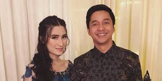 Adly fayruz dan angbeen rishi instagram. Beda Keyakinan Ibunda Tentang Hubungan Angbeen Rishi Adly Fairuz Kapanlagi Com