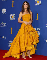 Sandra bullock dresses up great, but she always looks like she'd rather be home slouching around in jeans. Sandra Bullock S Moire Faille Dress Pomellato Gold Chains