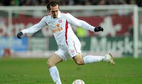 Born 7 april 1986) is an austrian professional footballer who plays as a left back for on 6 june 2011, fuchs signed a contract until 30 june 2015 with schalke 04.6 the transfer fee is reportedly undisclosed by schalke's sport and. 3 8 Millionen Euro Fuchs Und Schalke Klar