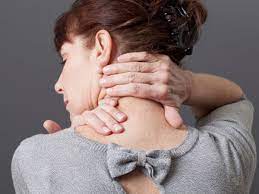 Le torticolis est un trouble douloureux des muscles cervicaux. Torticolis 5 Solutions Douces Pour Se Soulager Femme Actuelle Le Mag