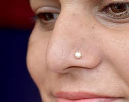 Sliver Crown Nose Pin